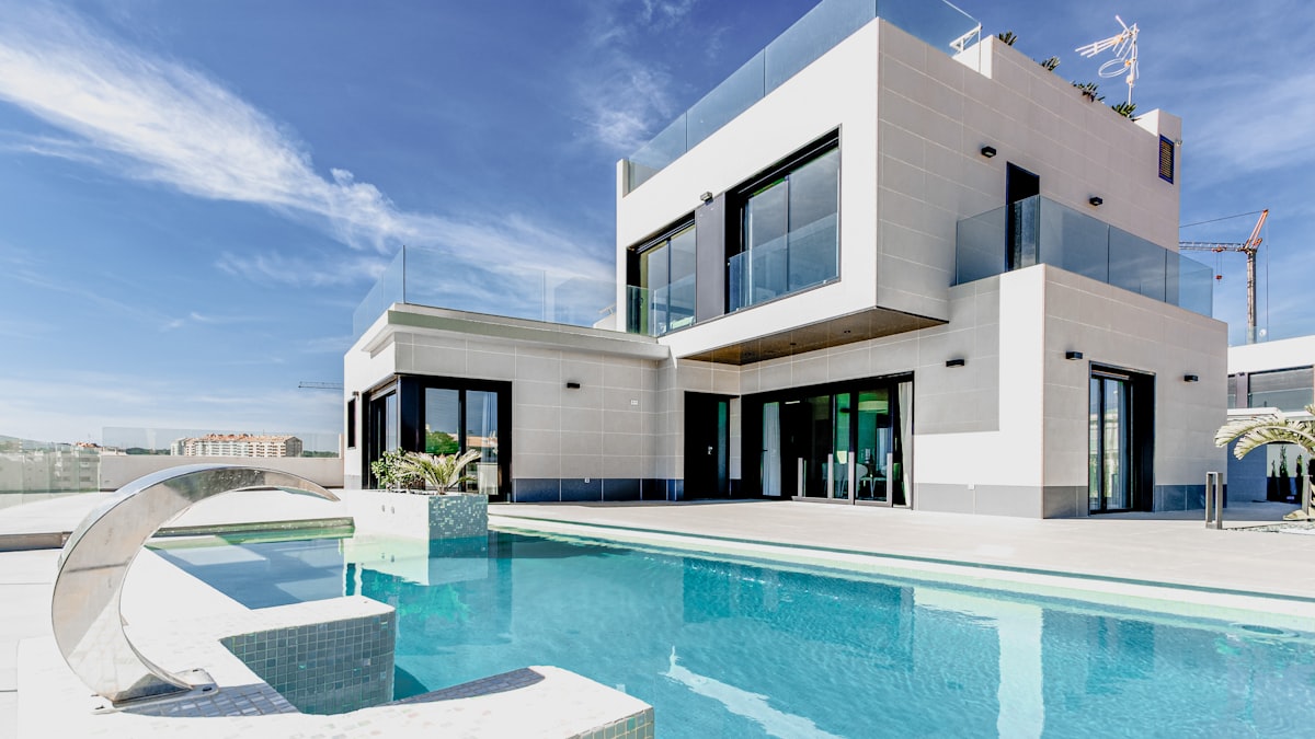 How to Create an Outdoor Living Room